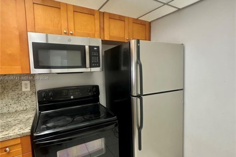 Copropriété à louer à Miami, Floride: 1 chambre, 76.74 m2 № 2168466 - photo 5