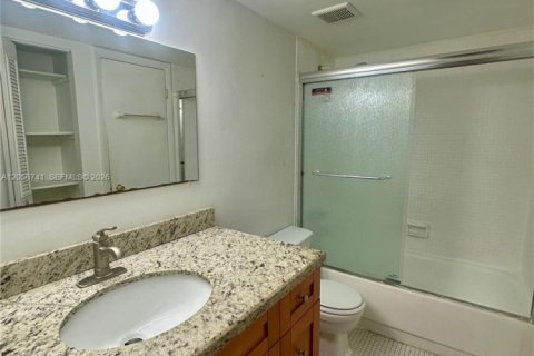 Copropriété à louer à Miami, Floride: 1 chambre, 76.74 m2 № 2168466 - photo 6