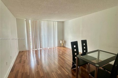 Copropriété à louer à Miami, Floride: 1 chambre, 76.74 m2 № 2168466 - photo 3