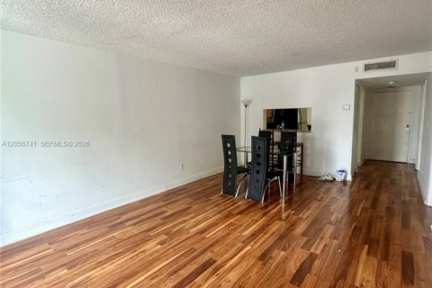 Copropriété à louer à Miami, Floride: 1 chambre, 76.74 m2 № 2168466 - photo 10