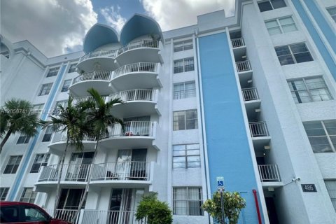 Copropriété à louer à Miami, Floride: 1 chambre, 76.74 m2 № 2168466 - photo 2