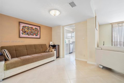 Condominio en venta en Hallandale Beach, Florida, 1 dormitorio, 91.23 m2 № 2035874 - foto 4
