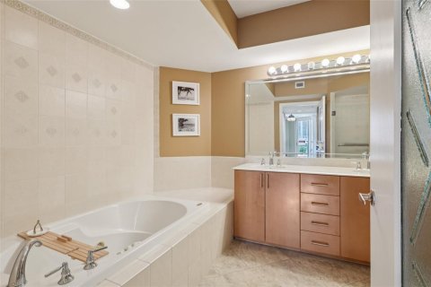 Condo in Fort Lauderdale, Florida, 2 bedrooms  № 2082162 - photo 22