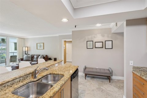Condo in Fort Lauderdale, Florida, 2 bedrooms  № 2082162 - photo 11
