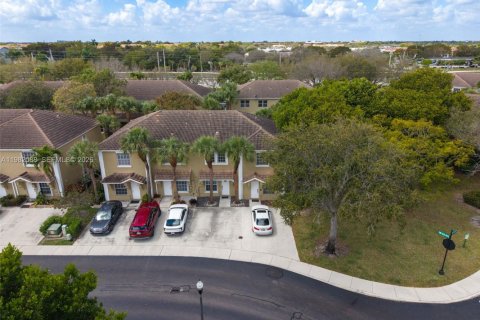 Townhouse in Pembroke Pines, Florida 2 bedrooms, 95.13 sq.m. № 2049220 - photo 29