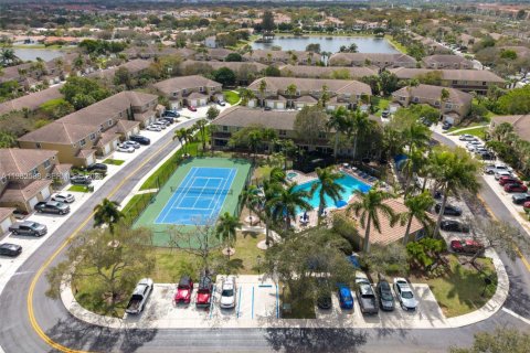 Townhouse in Pembroke Pines, Florida 2 bedrooms, 95.13 sq.m. № 2049220 - photo 13