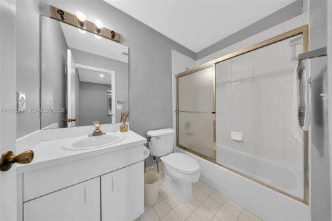 Townhouse in Pembroke Pines, Florida 2 bedrooms, 95.13 sq.m. № 2049220 - photo 21