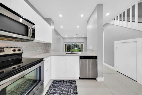 Townhouse in Pembroke Pines, Florida 2 bedrooms, 95.13 sq.m. № 2049220 - photo 30