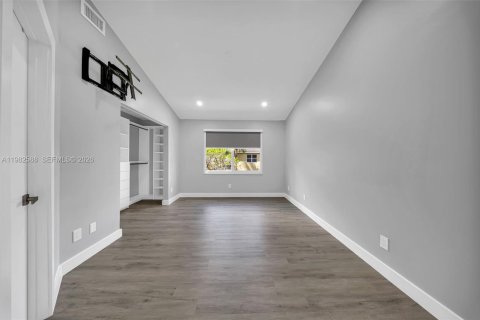 Townhouse in Pembroke Pines, Florida 2 bedrooms, 95.13 sq.m. № 2049220 - photo 11