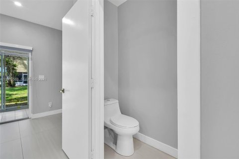 Townhouse in Pembroke Pines, Florida 2 bedrooms, 95.13 sq.m. № 2049220 - photo 4