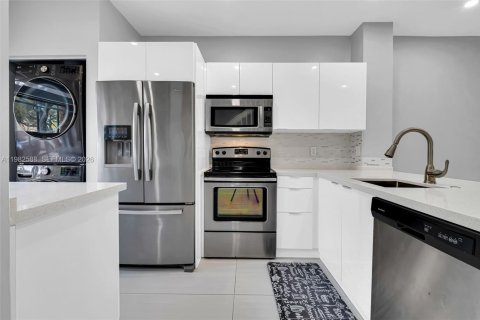 Townhouse in Pembroke Pines, Florida 2 bedrooms, 95.13 sq.m. № 2049220 - photo 17