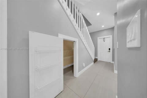 Townhouse in Pembroke Pines, Florida 2 bedrooms, 95.13 sq.m. № 2049220 - photo 26