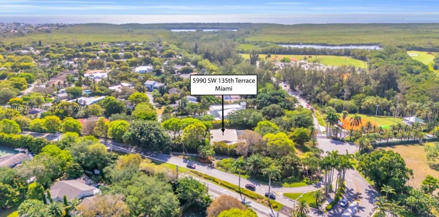 Terreno en Pinecrest, Florida № 1766847