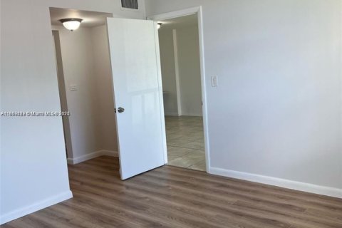 Copropriété à vendre à Miami, Floride: 2 chambres, 86.86 m2 № 1972235 - photo 12