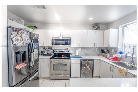 Touwnhouse à vendre à Miami, Floride: 3 chambres, 136.57 m2 № 1939068 - photo 7