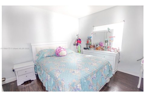 Touwnhouse à vendre à Miami, Floride: 3 chambres, 136.57 m2 № 1939068 - photo 13