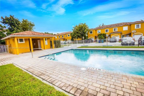Touwnhouse à vendre à Miami, Floride: 3 chambres, 136.57 m2 № 1939068 - photo 27