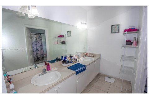 Touwnhouse à vendre à Miami, Floride: 3 chambres, 136.57 m2 № 1939068 - photo 12