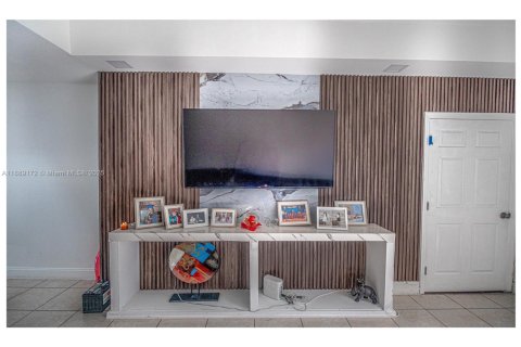 Touwnhouse à vendre à Miami, Floride: 3 chambres, 136.57 m2 № 1939068 - photo 8