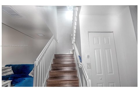 Touwnhouse à vendre à Miami, Floride: 3 chambres, 136.57 m2 № 1939068 - photo 9