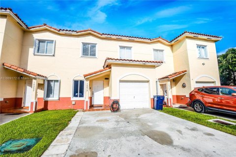 Touwnhouse à vendre à Miami, Floride: 3 chambres, 136.57 m2 № 1939068 - photo 1
