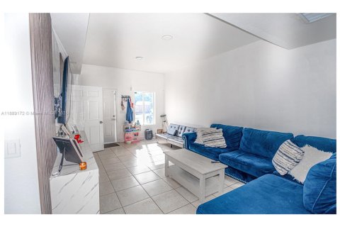 Touwnhouse à vendre à Miami, Floride: 3 chambres, 136.57 m2 № 1939068 - photo 5