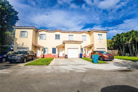 Touwnhouse à vendre à Miami, Floride: 3 chambres, 136.57 m2 № 1939068 - photo 2