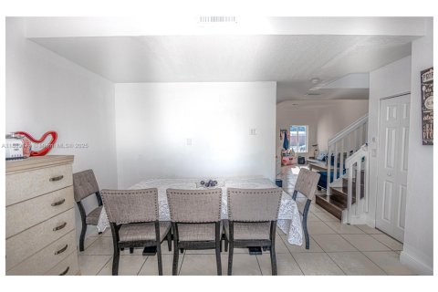 Touwnhouse à vendre à Miami, Floride: 3 chambres, 136.57 m2 № 1939068 - photo 22