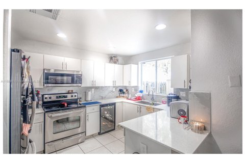 Touwnhouse à vendre à Miami, Floride: 3 chambres, 136.57 m2 № 1939068 - photo 6