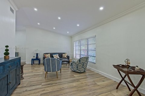 Casa en alquiler en Miami, Florida, 3 dormitorios, 162.76 m2 № 2088642 - foto 3