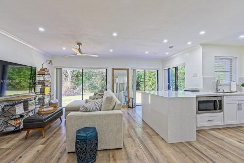 Casa en alquiler en Miami, Florida, 3 dormitorios, 162.76 m2 № 2088642 - foto 9