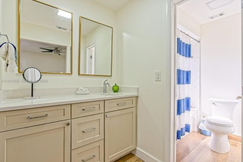 Casa en alquiler en Miami, Florida, 3 dormitorios, 162.76 m2 № 2088642 - foto 15