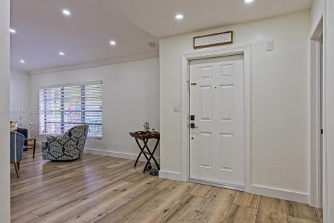 Casa en alquiler en Miami, Florida, 3 dormitorios, 162.76 m2 № 2088642 - foto 2