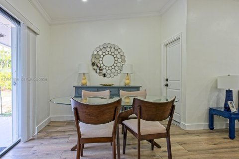 Casa en alquiler en Miami, Florida, 3 dormitorios, 162.76 m2 № 2088642 - foto 6