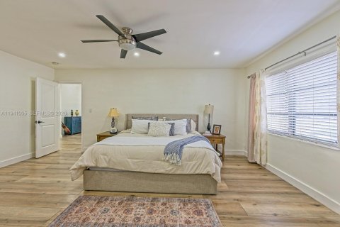 Casa en alquiler en Miami, Florida, 3 dormitorios, 162.76 m2 № 2088642 - foto 14