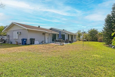 Casa en alquiler en Miami, Florida, 3 dormitorios, 162.76 m2 № 2088642 - foto 22
