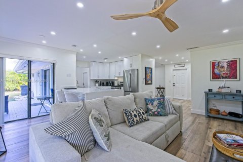 Casa en alquiler en Miami, Florida, 3 dormitorios, 162.76 m2 № 2088642 - foto 11