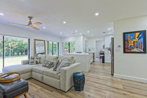 Casa en alquiler en Miami, Florida, 3 dormitorios, 162.76 m2 № 2088642 - foto 10