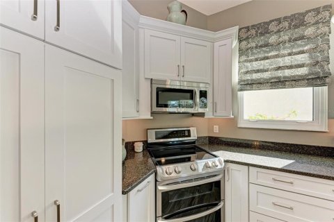 House in Bradenton, Florida 3 bedrooms, 177.91 sq.m. № 1556723 - photo 17