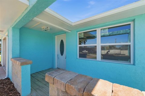 House in Hudson, Florida 3 bedrooms, 146.41 sq.m. № 2220293 - photo 3