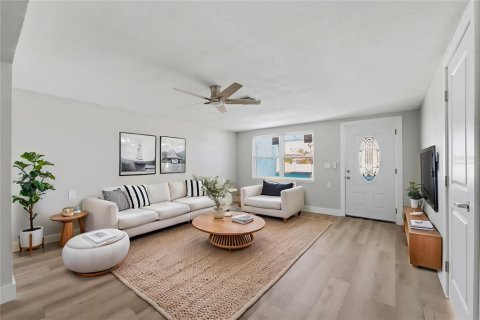 House in Hudson, Florida 3 bedrooms, 146.41 sq.m. № 2220293 - photo 7