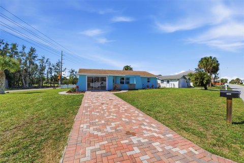 House in Hudson, Florida 3 bedrooms, 146.41 sq.m. № 2220293 - photo 2