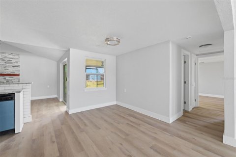 House in Hudson, Florida 3 bedrooms, 146.41 sq.m. № 2220293 - photo 8
