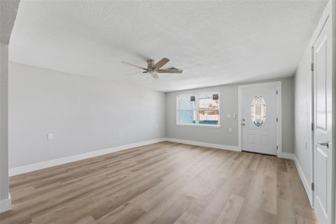 House in Hudson, Florida 3 bedrooms, 146.41 sq.m. № 2220293 - photo 6