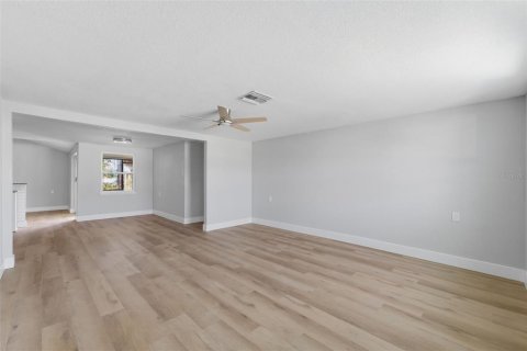 House in Hudson, Florida 3 bedrooms, 146.41 sq.m. № 2220293 - photo 4