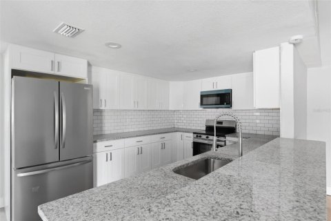 House in Hudson, Florida 3 bedrooms, 146.41 sq.m. № 2220293 - photo 11