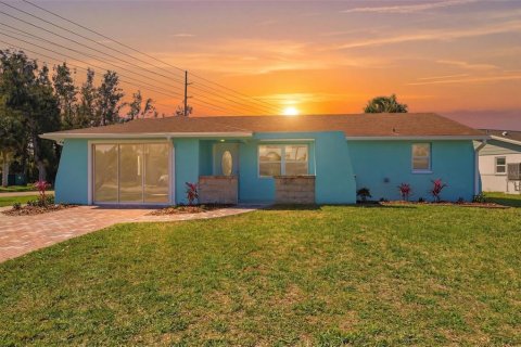 Casa en Hudson, Florida 3 dormitorios, 146.41 m2 № 2220293