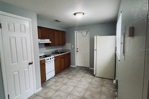 Appartement à louer à Zephyrhills, Floride: 2 chambres, 65.22 m2 № 2416879 - photo 8
