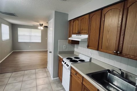 Appartement à louer à Zephyrhills, Floride: 2 chambres, 65.22 m2 № 2416879 - photo 10