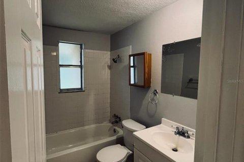Appartement à louer à Zephyrhills, Floride: 2 chambres, 65.22 m2 № 2416879 - photo 14